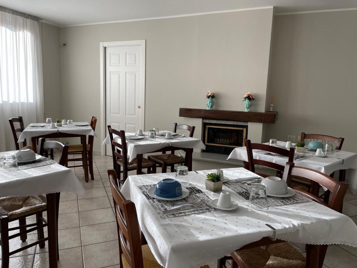 Casa Azzurra Camere Serravalle Sesia エクステリア 写真